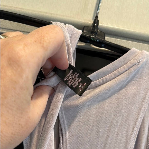 Victoria’s Secret Sleeveless back opens Top size large light dusty pink 💗 - Picture 5 of 5